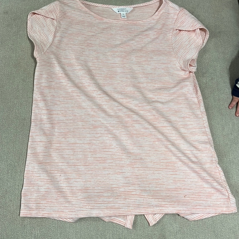 Super cute stitch fix top. Buttons up the back